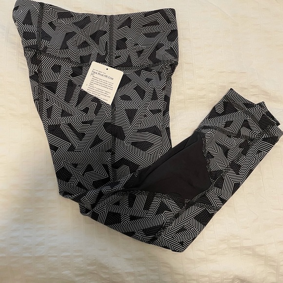 Lululemon Pace Rival HR Crop 22” - Picture 2 of 5